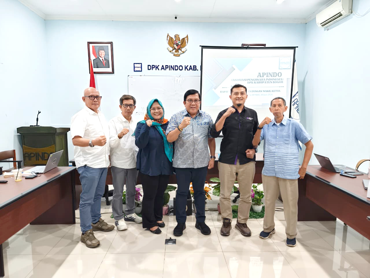 Rapat Rutin (3 Bulan) dengan Wakil Ketua dan Sekretaris Eksekutif DPK APINDO Kabupaten Bogor membahas Program yang telah berjalan dan yang akan dijalankan.